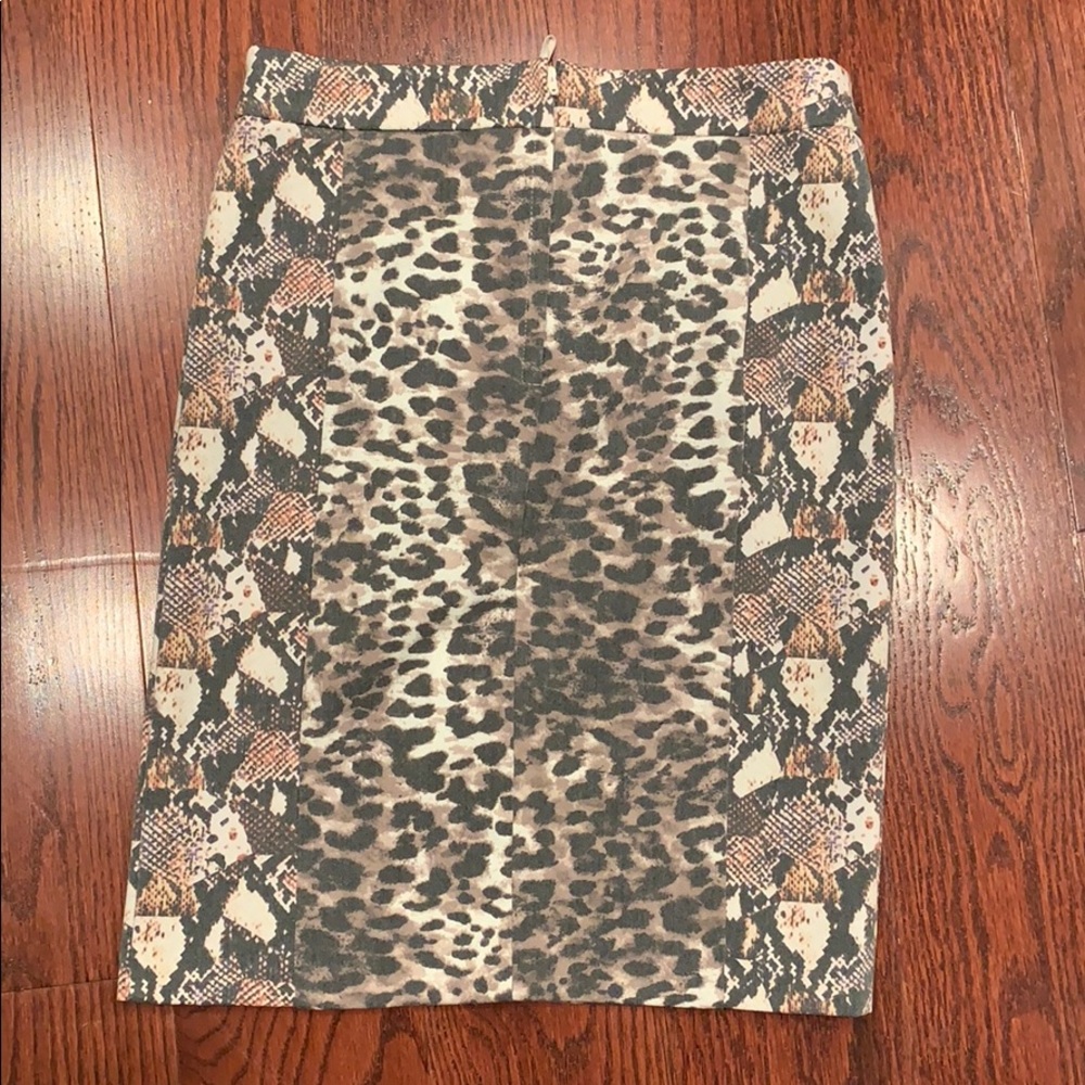 🚫DONATED🚫 3 for $15🌸 Skirt - H&M animal print - Picture 2 of 6